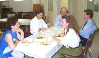 Potluck June 2000 table.jpg (24874 bytes)